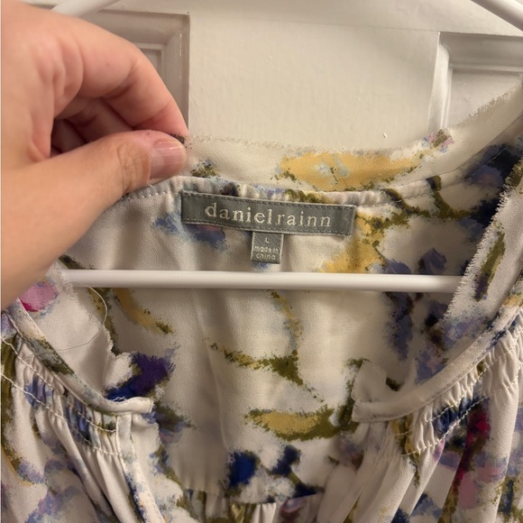 Daniel Rainn Blue Cream Flutter Sleeve Blouse - Picture 2 of 6